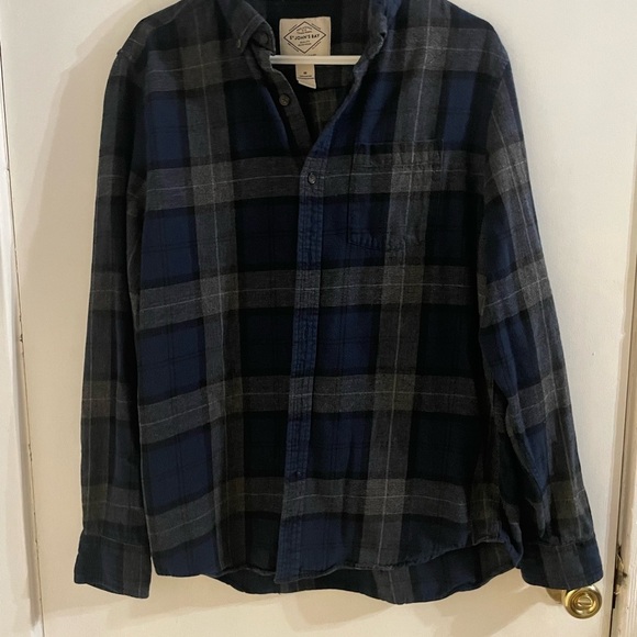 St. John's Bay Other - Men’s St. John's Bay Navy and Charcoal Plaid Shirt in size medium